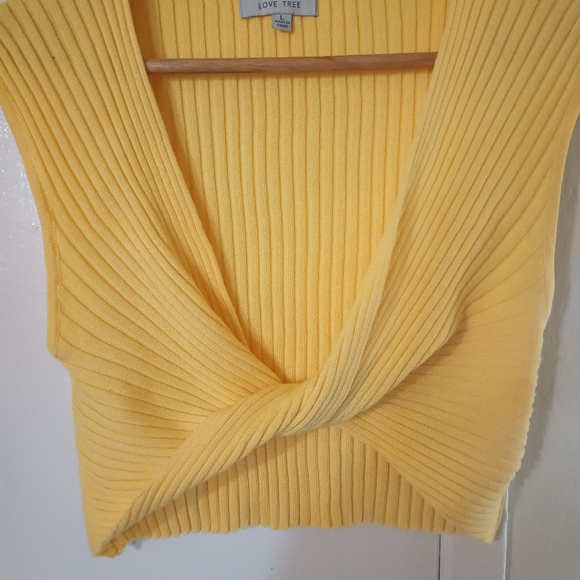 Twist Front Crop Top - Picture 2 of 4